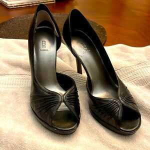 Bakers Peep Toe Heels, black! Size 7 / 37-38 / 4” heel
Make me an offer!
